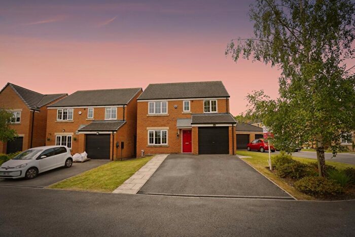 4 Bedroom Detached House For Sale In Aspen View, Whinmoor, Leeds, LS14