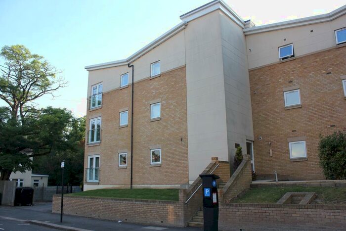 2 Bedroom Ground Flat To Rent In Florence Avenue, Enfield, EN2