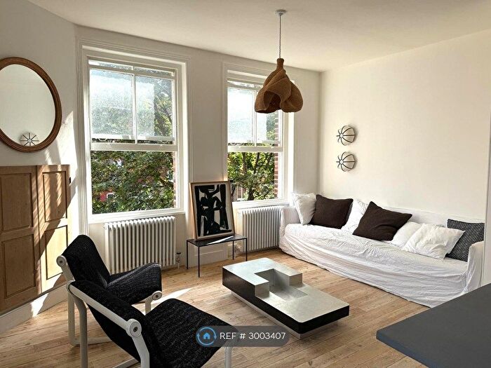 3 Bedroom Flat To Rent In Loraine Mansions, London, N7