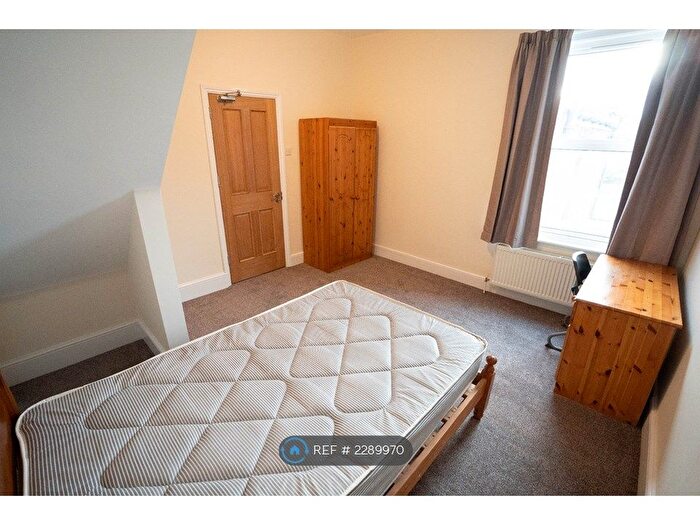 6 Bedroom Semi-Detached House To Rent In Hill Lane, Southampton, SO15