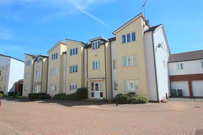 2 Bedroom Flat To Rent In Market Mead, Chippenham, SN15