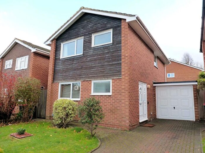 3 Bedroom Detached House To Rent In Kelso Close, Crawley, West Sussex, RH10