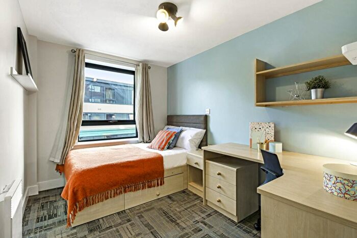 6 Bedroom Private Halls To Rent In Burley Road, Leeds, LS3