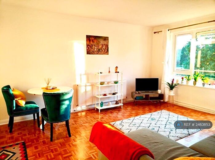 2 Bedroom Flat To Rent In Lyncourt, London, SE3