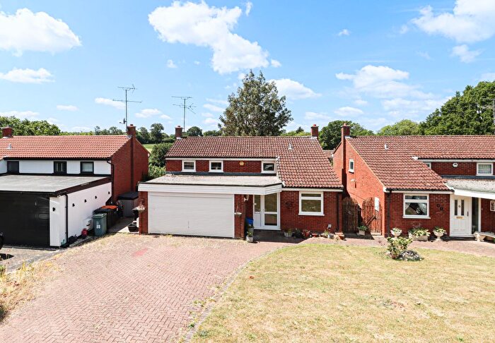 4 Bedroom Detached House For Sale In Holywell Road, Studham, Bedfordshire, LU6