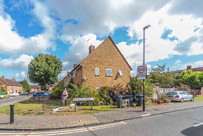 2 Bedroom End Of Terrace House For Sale In Kempe Road, Enfield, Greater London, EN1