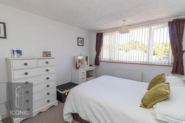 3 Bedroom Chalet For Sale In Laburnum Avenue, Taverham, Norwich, NR8