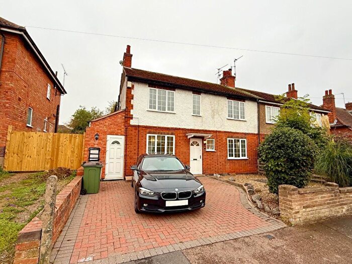 4 Bedroom Semi-Detached House For Sale In Queen Street, Oadby, LE2