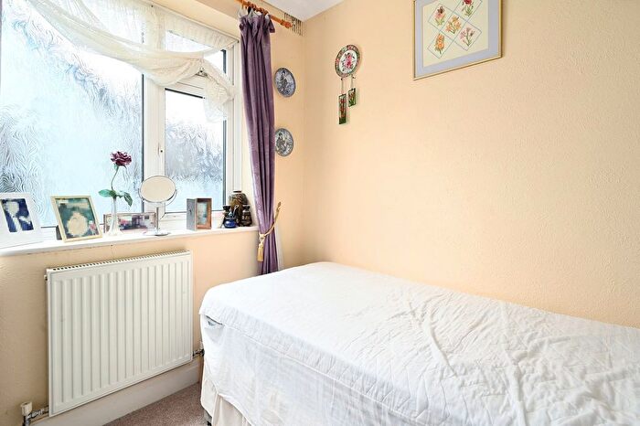 3 Bedroom Semi-Detached House For Sale In Victoria Road, Shoreham, West Sussex, BN43
