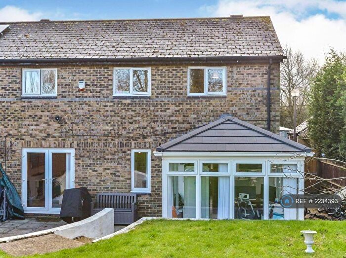 4 Bedroom Semi-Detached House To Rent In Shelsmore, Milton Keynes, MK14