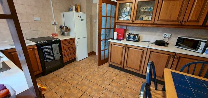 4 Bedroom Semi-Detached House To Rent In Coniston Close, Norwich, NR5