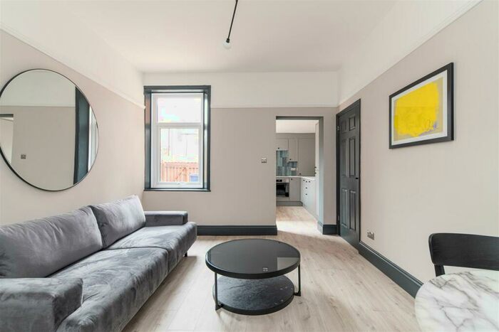 2 Bedroom Flat To Rent In Eighth Avenue, Heaton, Newcastle Upon Tyne, NE6