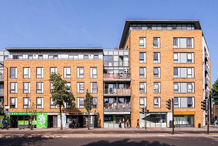 2 Bedroom Flat To Rent In Mare Street, London, E8