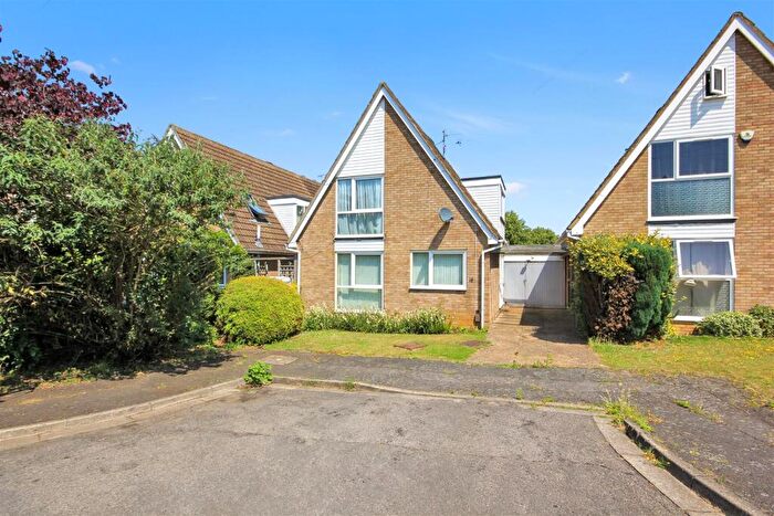 3 Bedroom Detached House For Sale In , Glenfield Close, Rushden, NN10
