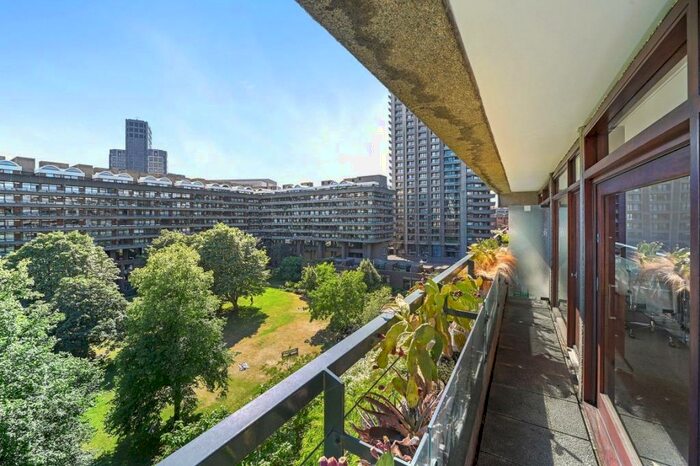 1 Bedroom Apartment To Rent In Defoe House, Barbican, London, EC2Y