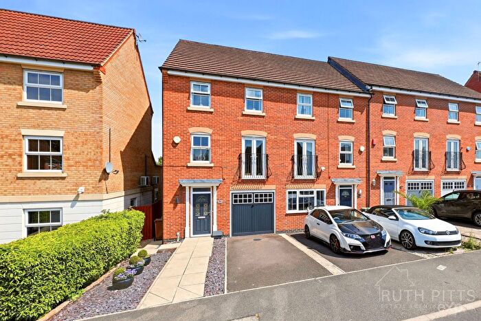3 Bedroom Town House For Sale In Conisborough Way, Hemsworth, WF9