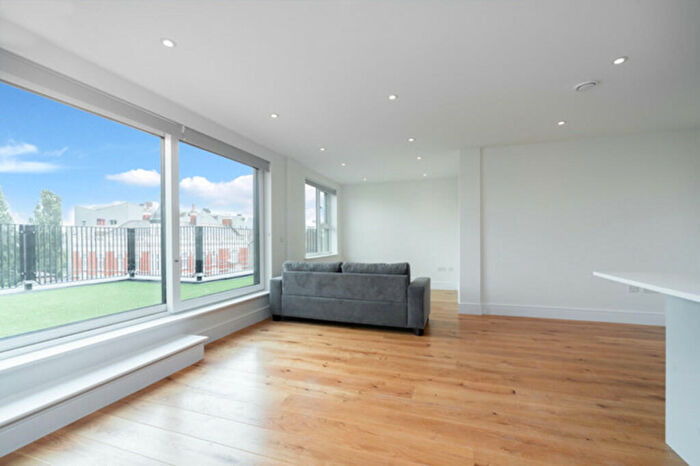 3 Bedroom Apartment To Rent In Kilburn High Road, NW6