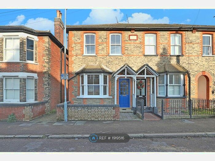 3 Bedroom Semi-Detached House To Rent In Gresham Road, Brentwood, CM14