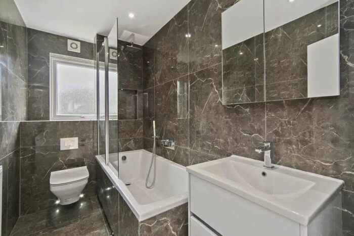 2 Bedroom Flat To Rent In Heath View, London, N2