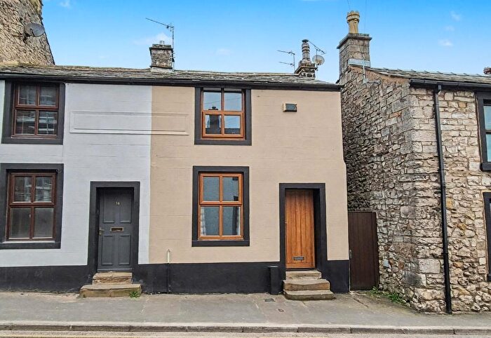 2 Bedroom Terraced House For Sale In Lowergate, Clitheroe, BB7
