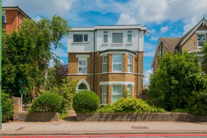 2 Bedroom Flat To Rent In Mortlake Road, Richmond Upon Thames, TW9