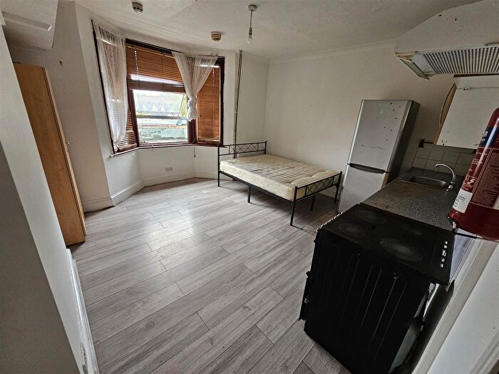 Studio To Rent In (Self Contained) Earlham Grove, Forest Gate, E7