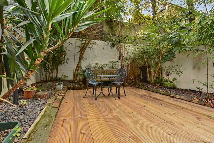 1 Bedroom Flat To Rent In Chepstow Road, London, W2