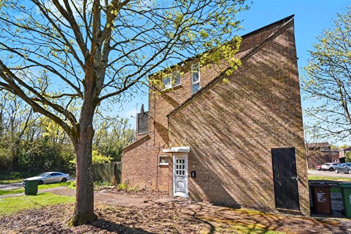 3 Bedroom Maisonette For Sale In Dresden Close, Corby, NN18