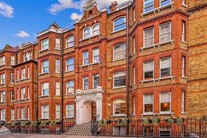 3 Bedroom Flat To Rent In Luxborough Street, London, W1U