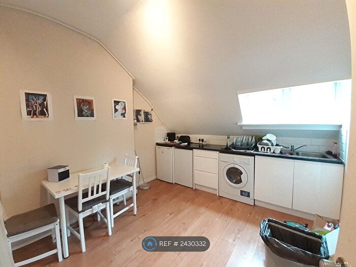 2 Bedroom Flat To Rent In Chesterfield Buildings, Bristol, BS8