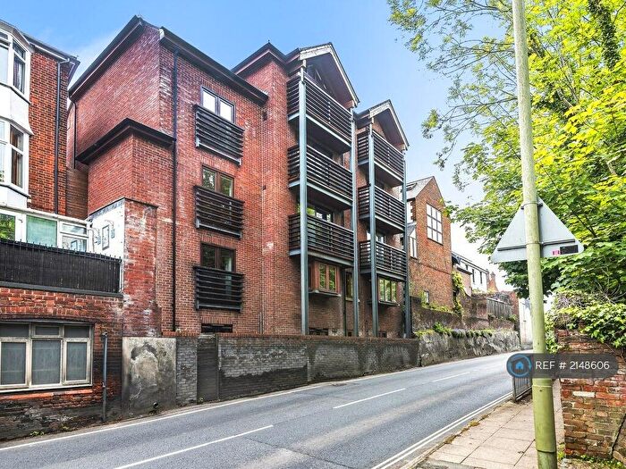 2 Bedroom Flat To Rent In Cathedral View, Winchester, SO23