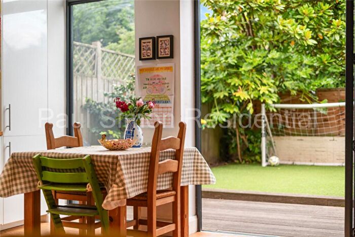 2 Bedroom Apartment For Sale In Umfreville Road, London, N4