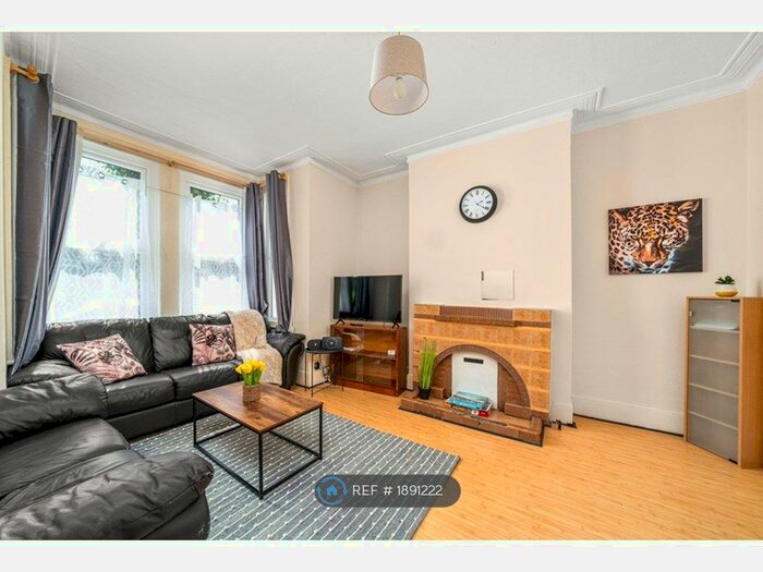 5 Bedroom Semi-Detached House To Rent In York Road, London, N11