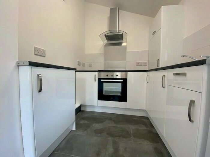 2 Bedroom Flat To Rent In Piercefield Place, Cardiff, CF24