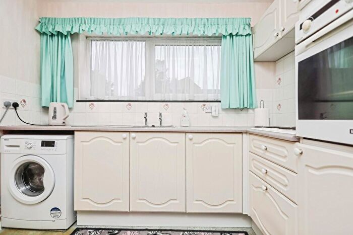 1 Bedroom Flat For Sale In Welshmans Hill, Sutton Coldfield, Birmingham, B73