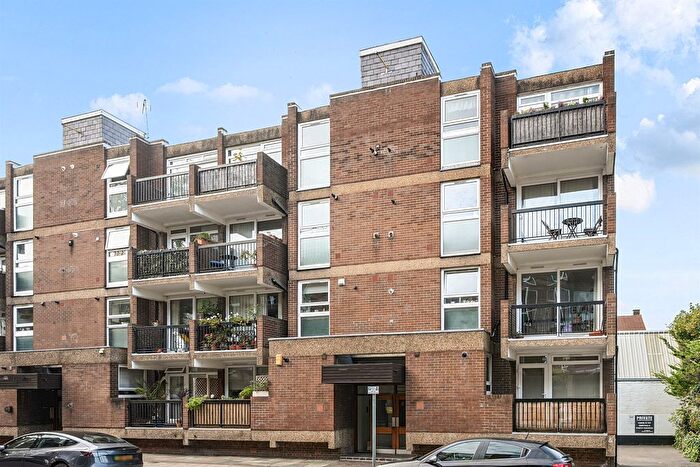 2 Bedroom Flat For Sale In Wincott Street, London, SE11