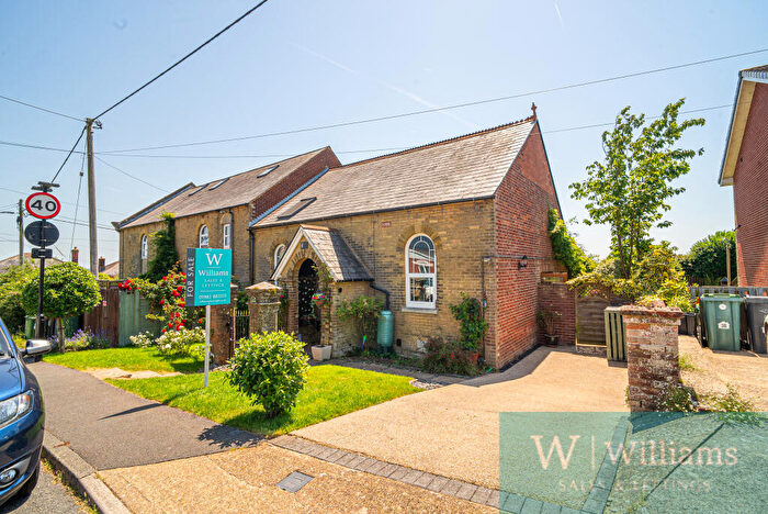 3 Bedroom Semi-Detached House For Sale In Noke Common, Newport, PO30