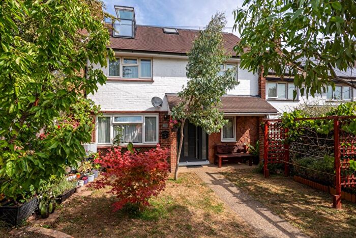 5 Bedroom Terraced House For Sale In Livingstone Road, Gravesend, DA12
