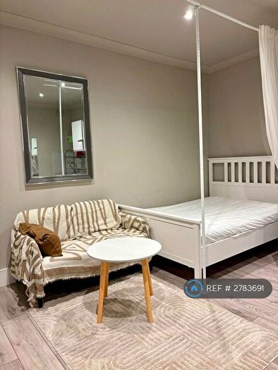 Studio To Rent In Yonge Park, London, N4