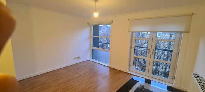 2 Bedroom Flat To Rent In 110 Saucel Crescent Paisley, PA1