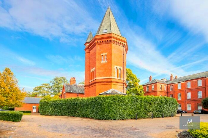 5 Bedroom Detached House To Rent In Brandesbury Square, Repton Park, Woodford Green, IG8