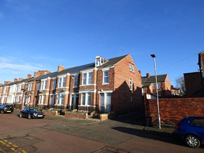 2 Bedroom Flat To Rent In Brighton Road, Gateshead, Tyne And Wear, NE8