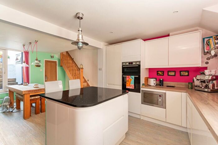 3 Bedroom Terraced House For Sale In Southover Street, Brighton, BN2 - Photo 8