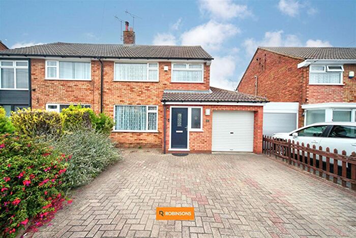 3 Bedroom Semi-Detached House For Sale In Walgrave Road, Dunstable, LU5