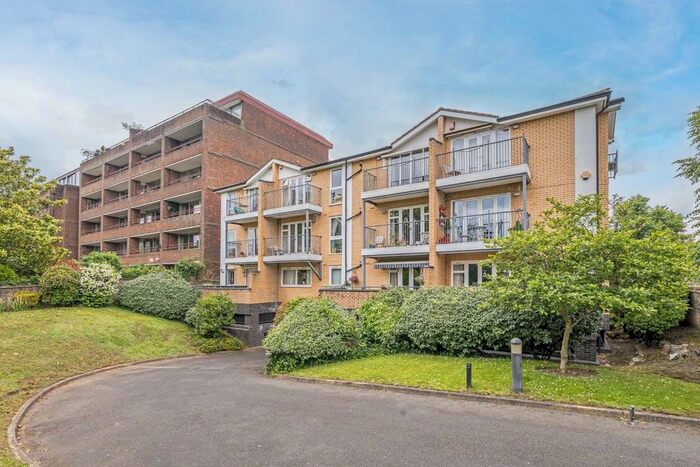 2 Bedroom Flat To Rent In Portsmouth Road, Kingston Upon Thames, KT1