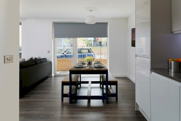 3 Bedroom Flat To Rent In Uncle New CrossBatavia Road, London, SE14