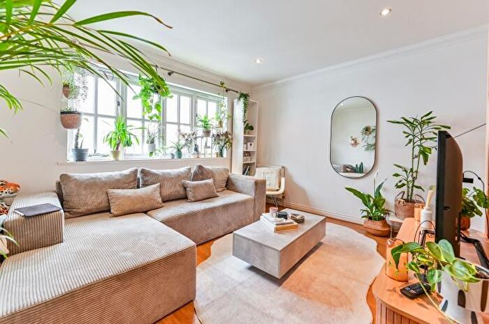 2 Bedroom Flat For Sale In Wedmore Street, London, N19