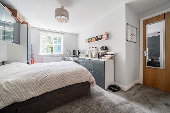 2 Bedroom Flat To Rent In Bassett Wood Road, Bassett, Southampton, Hampshire, SO16