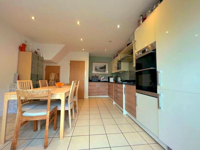 4 Bedroom House To Rent In Kingswood Road, Bromley, BR2