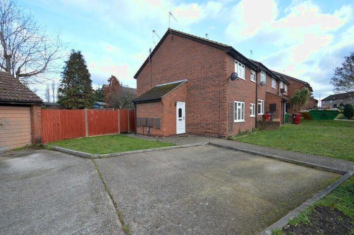 1 Bedroom Semi-Detached House To Rent In Bramber Court, Slough, Berkshire, SL1